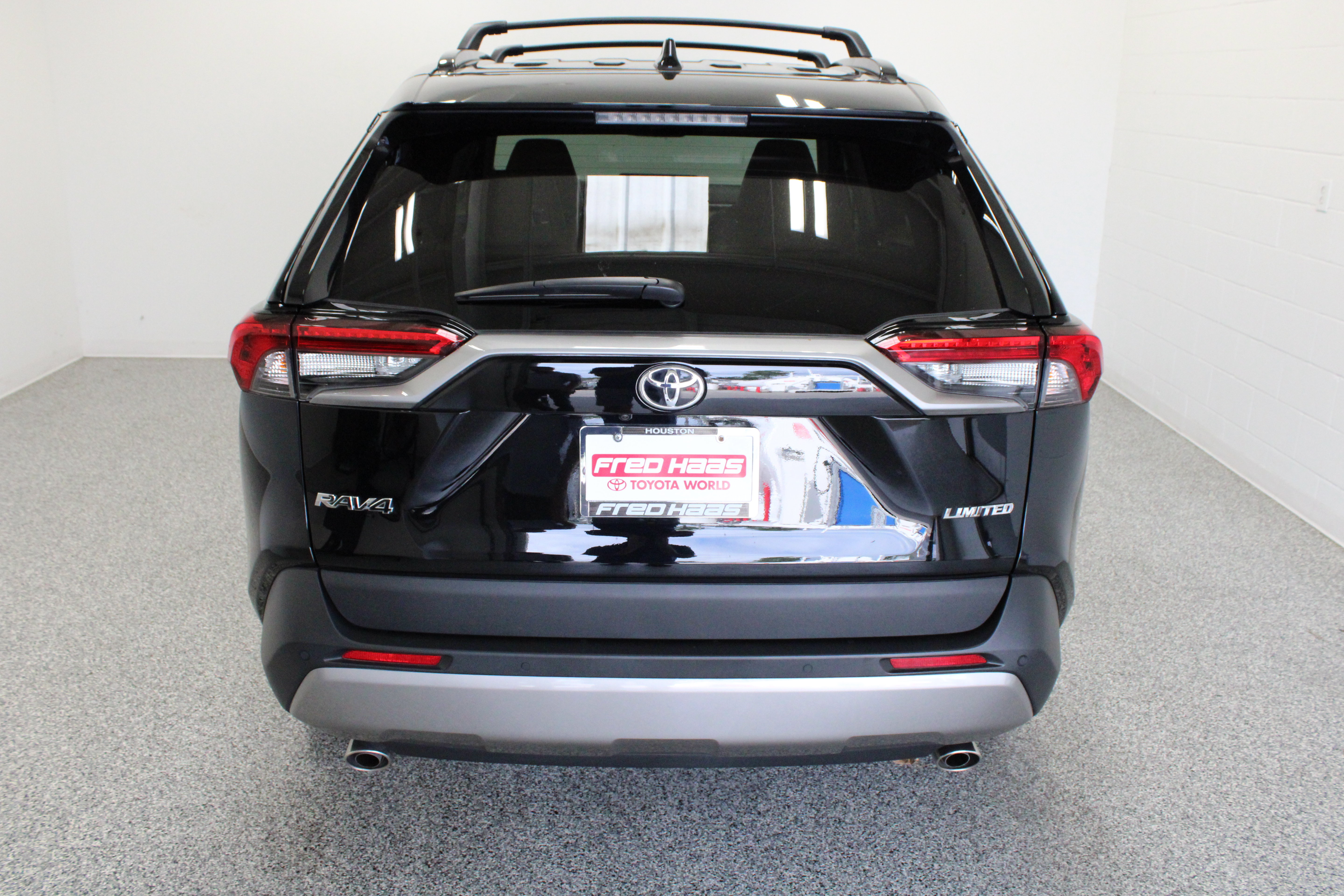Used 2025 Toyota RAV4 Limited FWD image 8