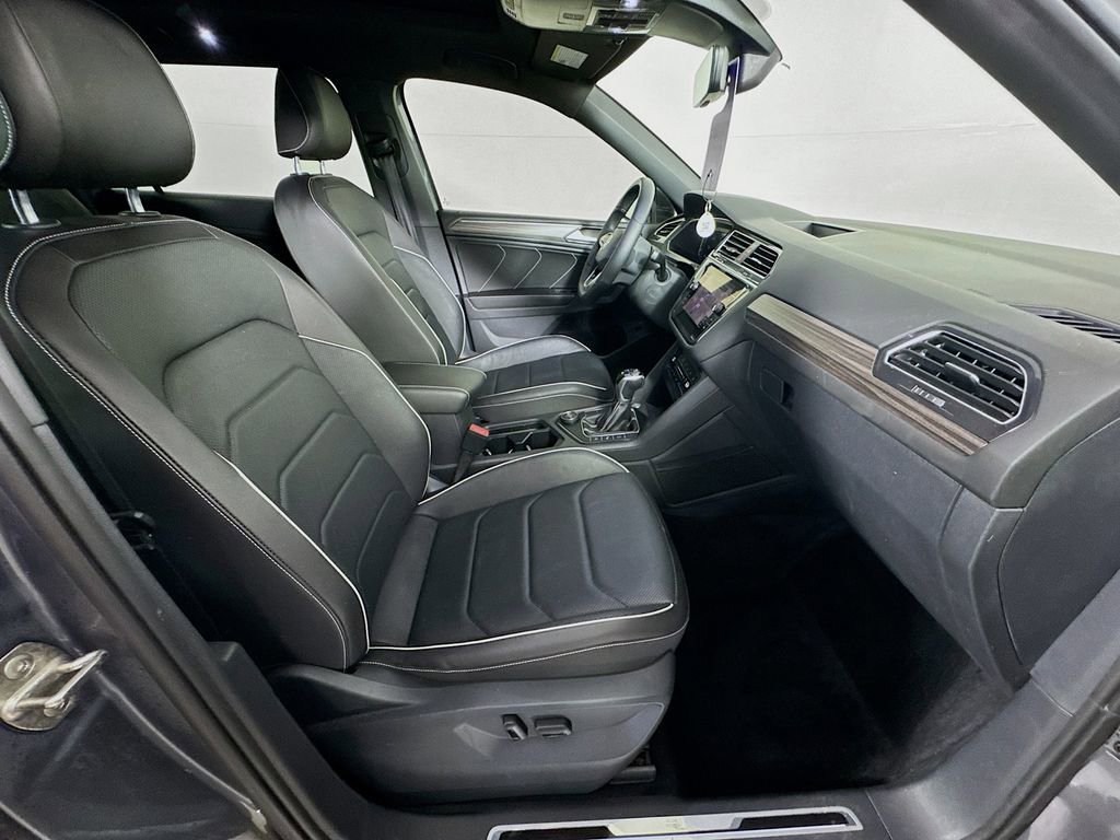 Used 2022 Volkswagen Tiguan SEL R-Line image 35