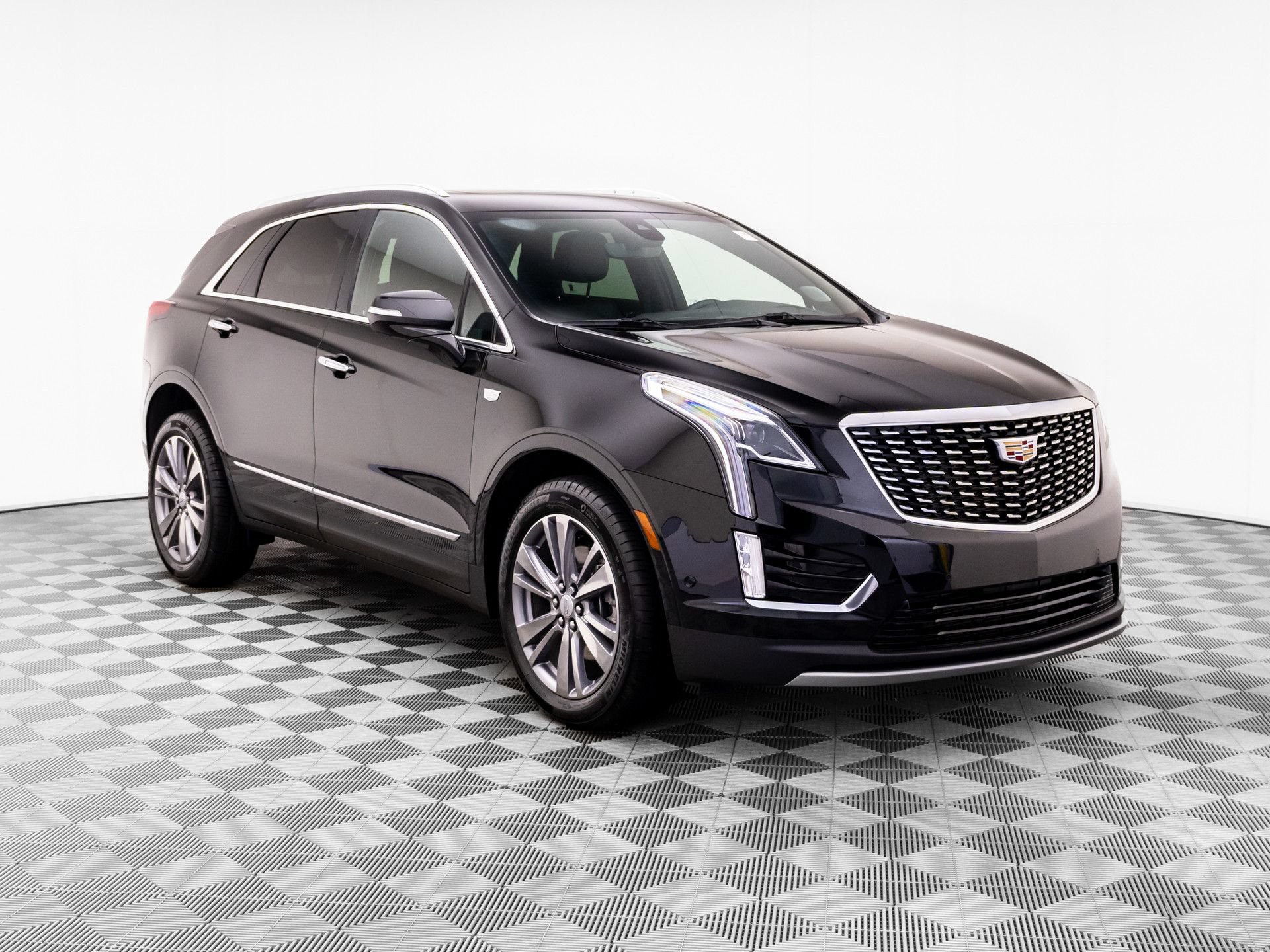 Certified 2025 Cadillac XT5 Premium Luxury w/ Technology Package AWD/4WD image 9