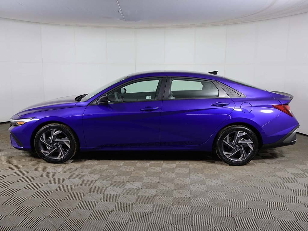 Certified 2025 Hyundai Elantra Sport image 12