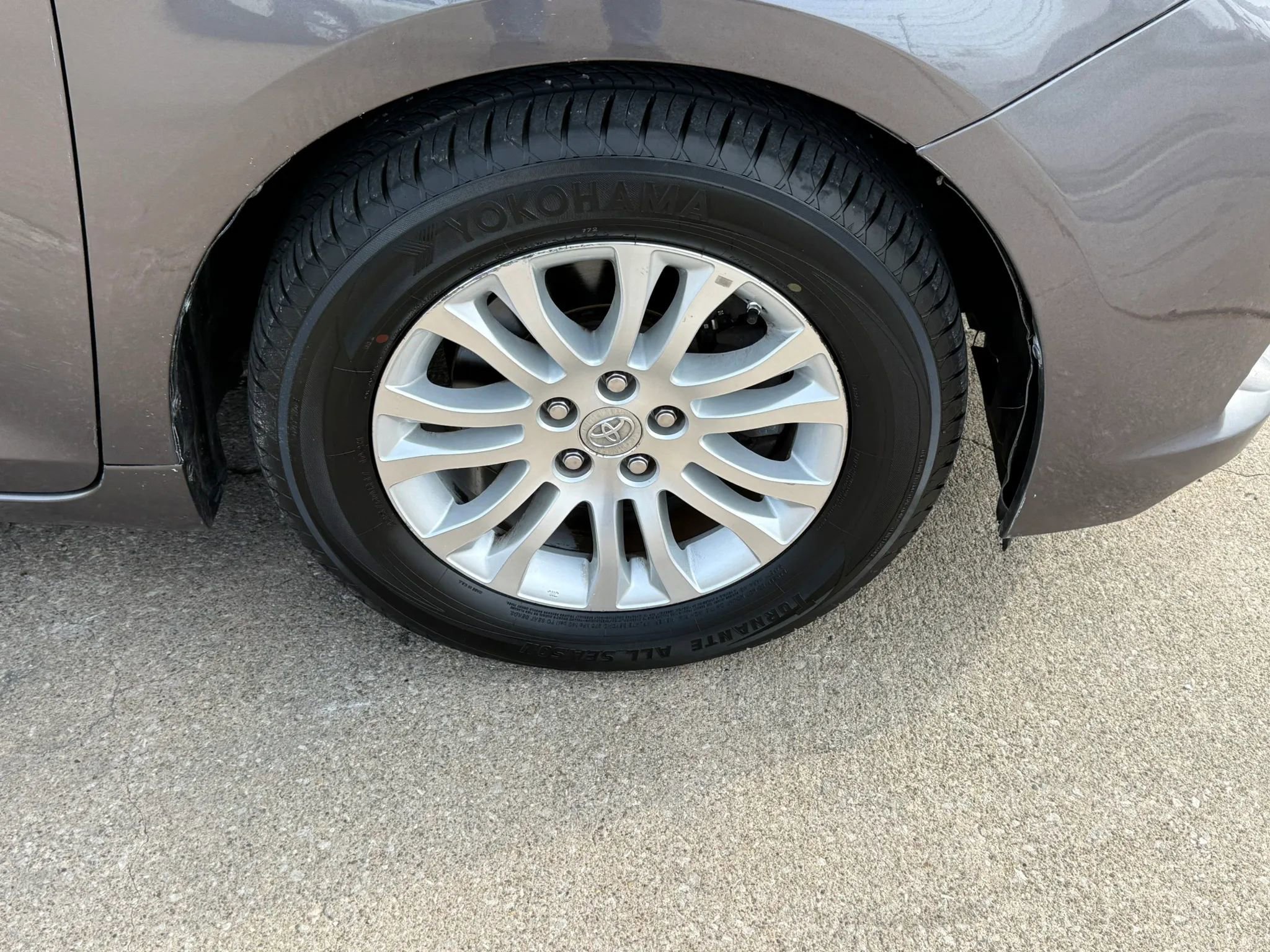 Used 2012 Toyota Sienna XLE FWD image 46