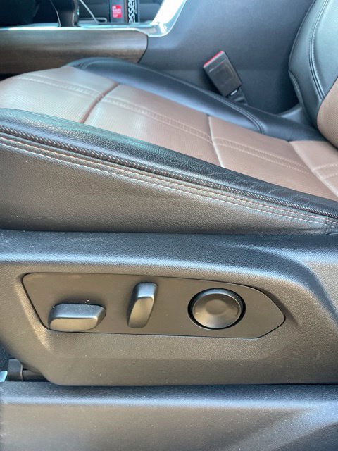 Used 2023 Chevrolet Silverado 1500 High Country w/ Technology Package AWD/4WD image 6