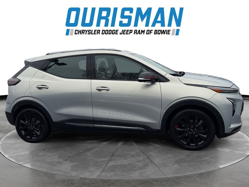 Used 2023 Chevrolet Bolt EUV Premier w/ Sun & Sound Package image 7