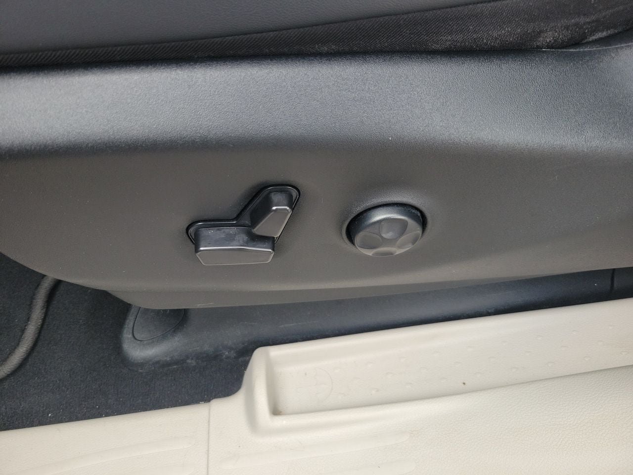 Used 2024 Chrysler Pacifica Touring-L FWD image 15