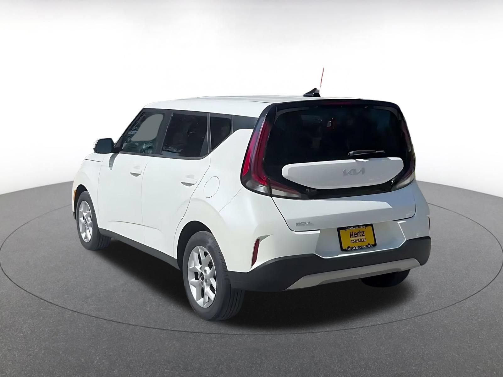 Used 2025 Kia Soul LX w/ LX Technology Package FWD image 10