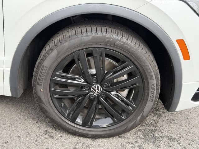 Certified 2022 Volkswagen Tiguan SE R-Line AWD/4WD image 8