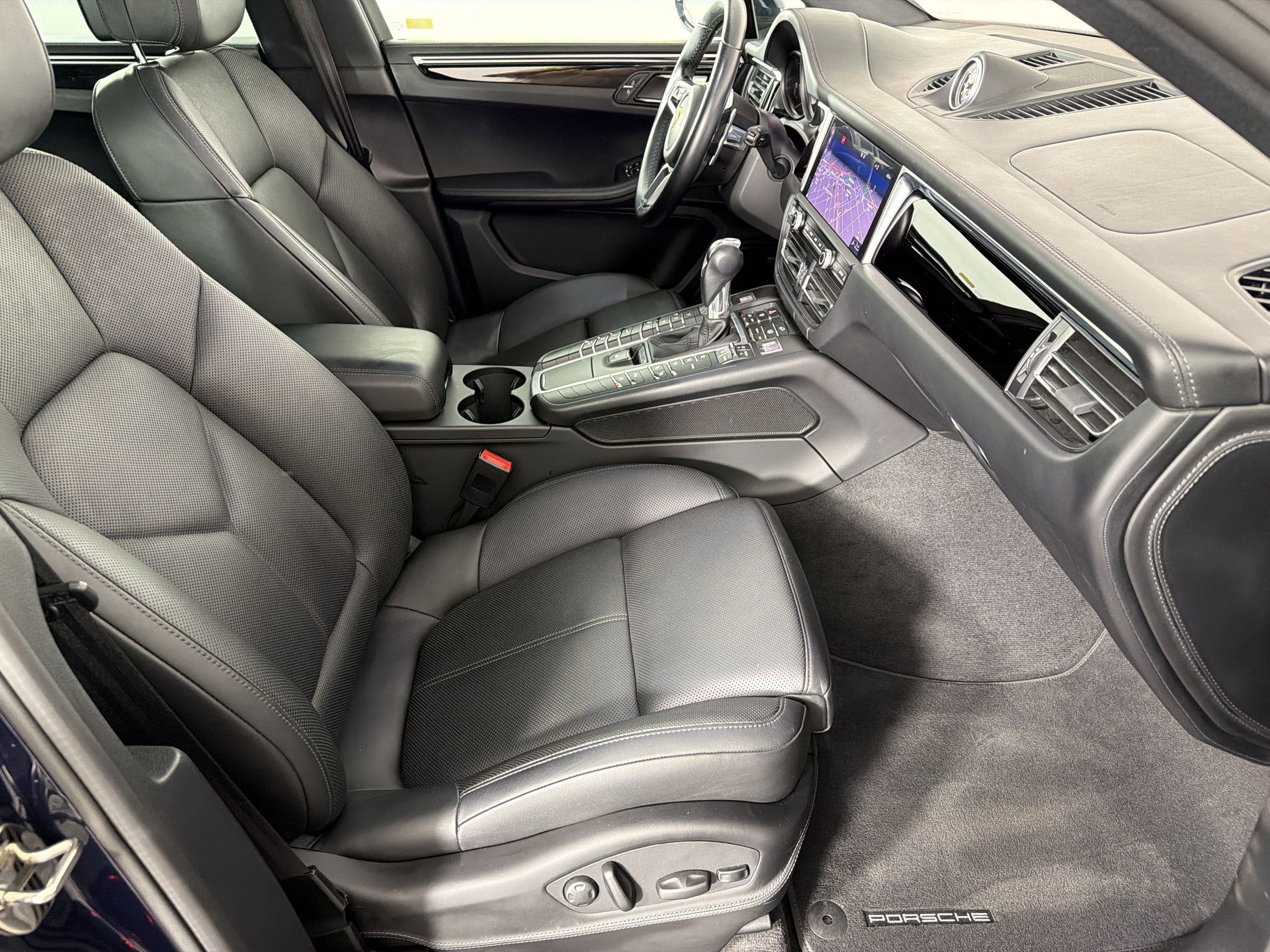 Certified 2019 Porsche Macan S AWD/4WD image 30