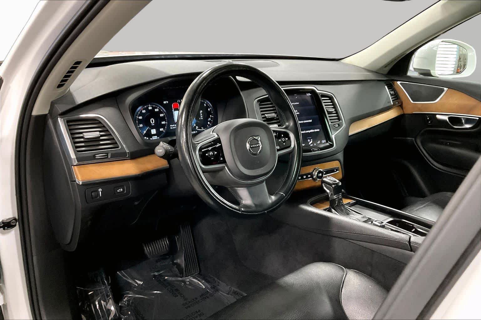 Used 2021 Volvo XC90 T6 Momentum w/ Climate Package AWD/4WD image 18
