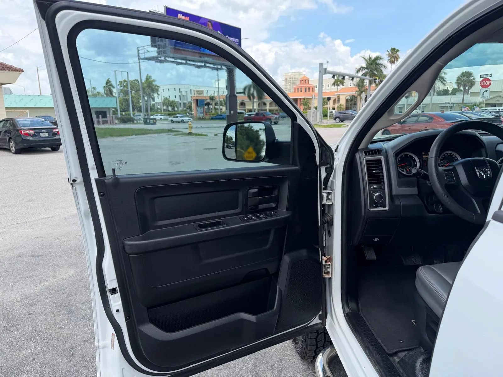 Used 2014 RAM 2500 Tradesman w/ Chrome Appearance Group AWD/4WD image 10
