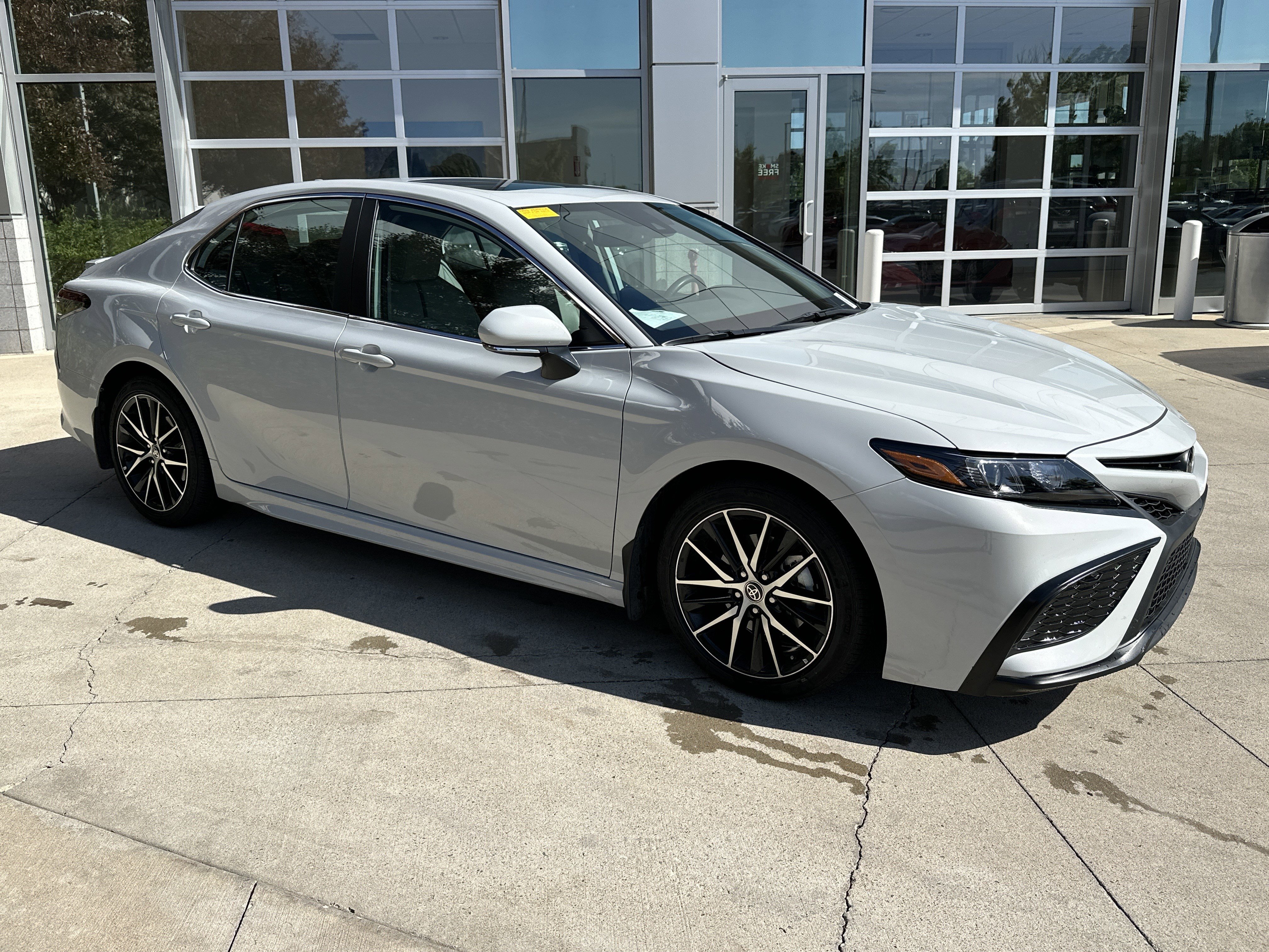 Used 2023 Toyota Camry SE w/ Convenience Package FWD video 2