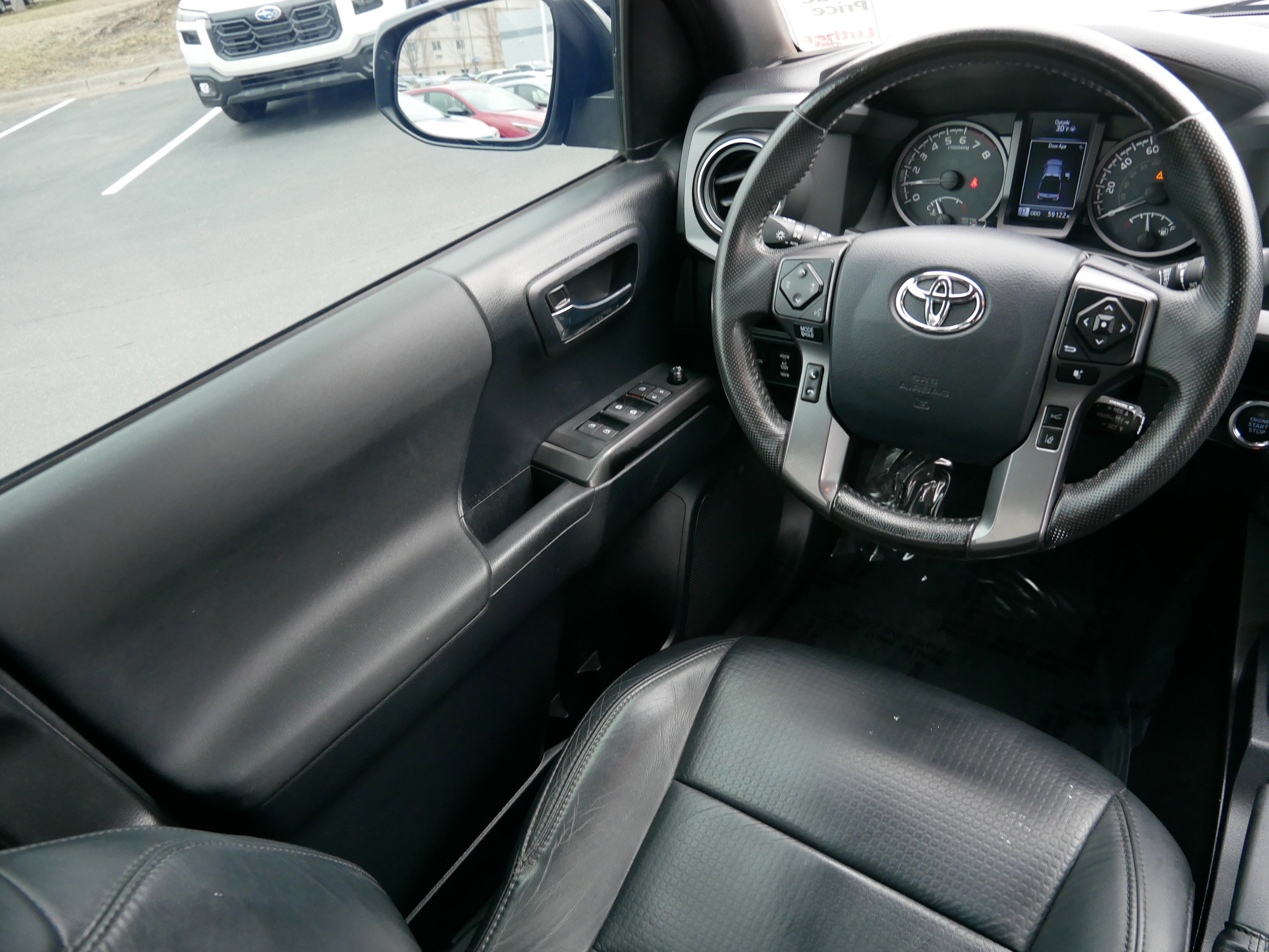 Used 2019 Toyota Tacoma TRD Sport image 9