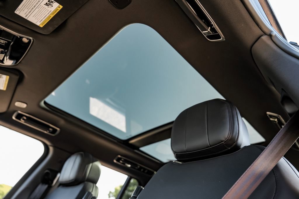 Used 2023 Land Rover Range Rover SE image 20