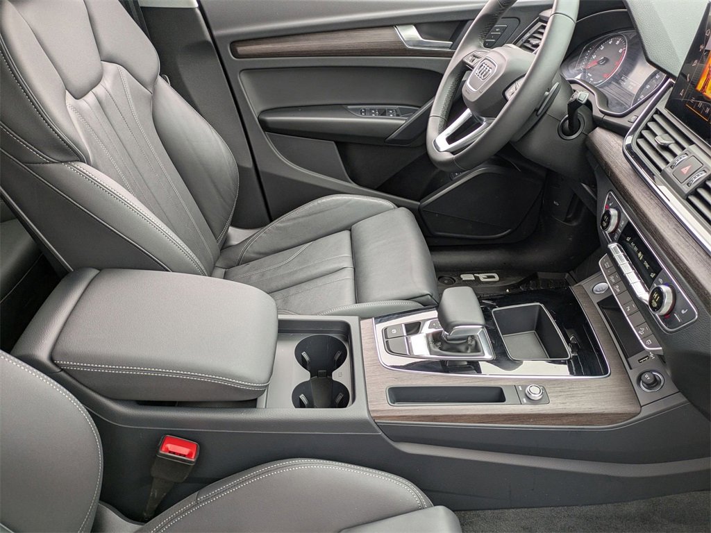 Used 2024 Audi Q5 2.0T Premium w/ Convenience Package image 37