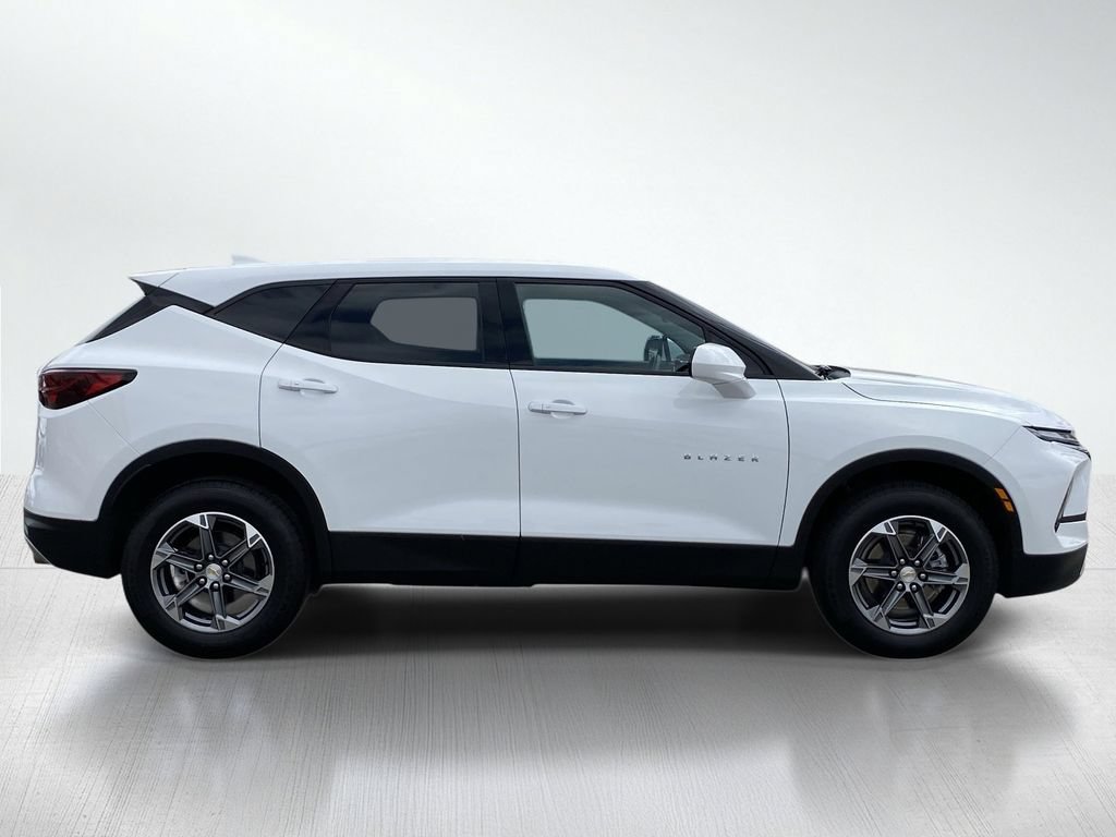 Used 2025 Chevrolet Blazer LT FWD image 10
