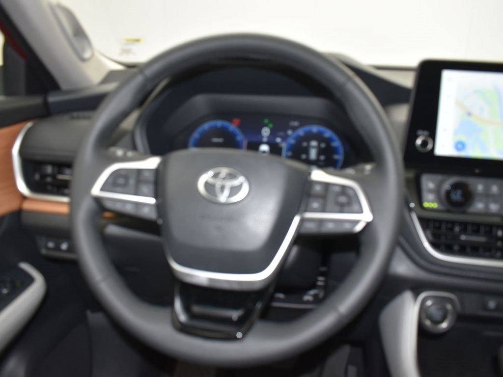 Used 2025 Toyota Grand Highlander FWD image 33