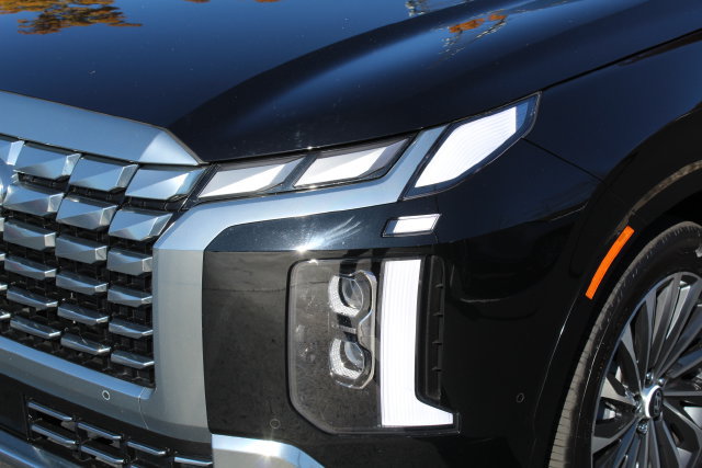 Used 2025 Hyundai Palisade Calligraphy AWD/4WD image 11