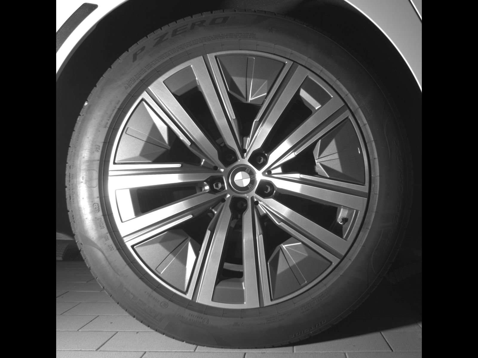 Used 2024 BMW i7 xDrive60 w/ Premium Package RWD image 24