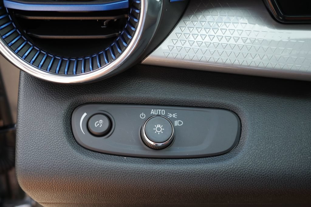 New 2026 Chevrolet Trax LT w/ Sunroof Package FWD image 22