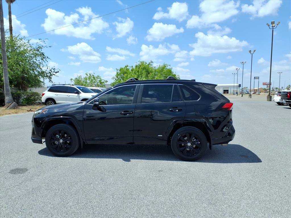 Used 2022 Toyota RAV4 SE image 5