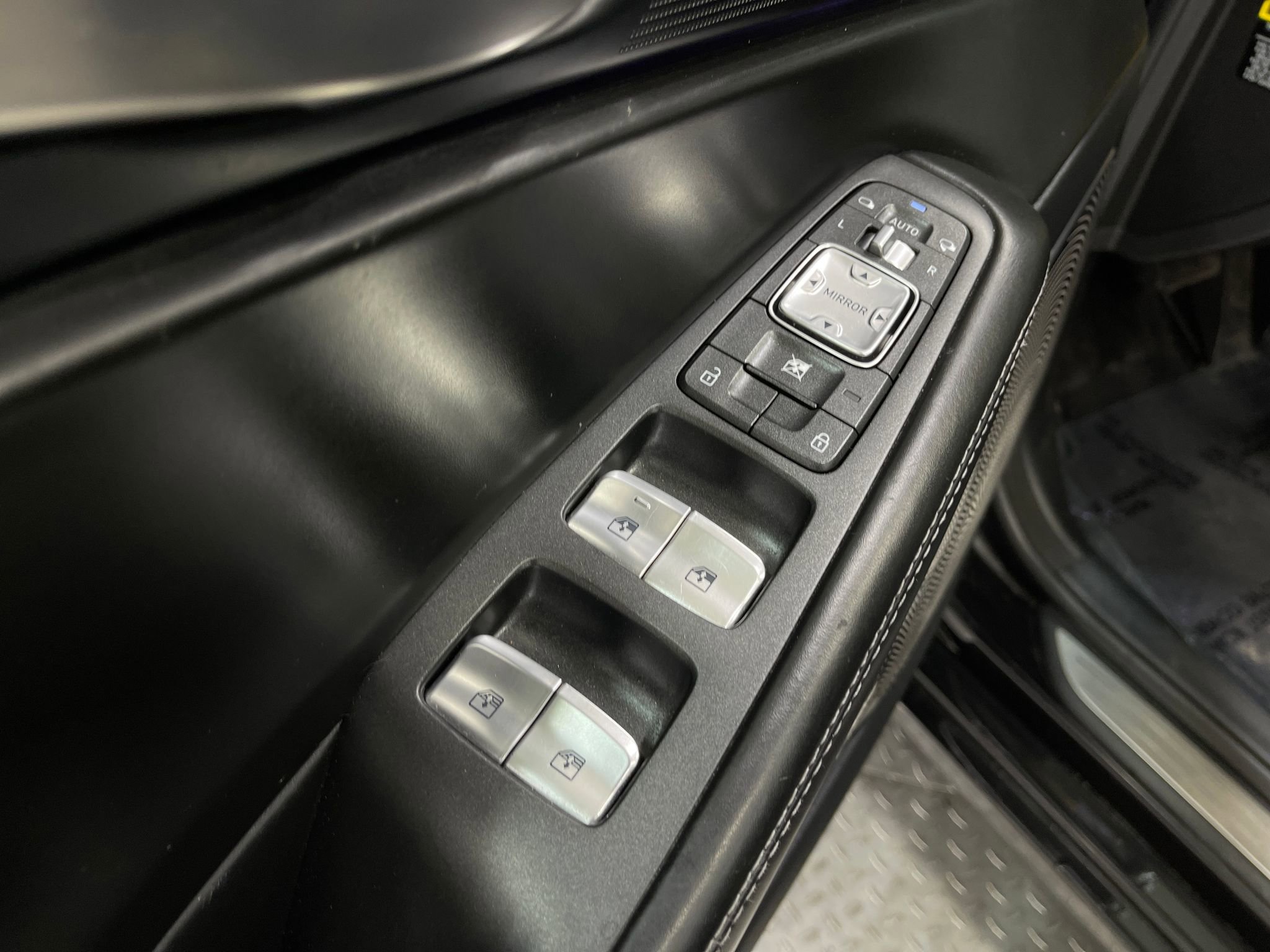 Used 2018 Genesis G90 3.3T Premium AWD/4WD image 16