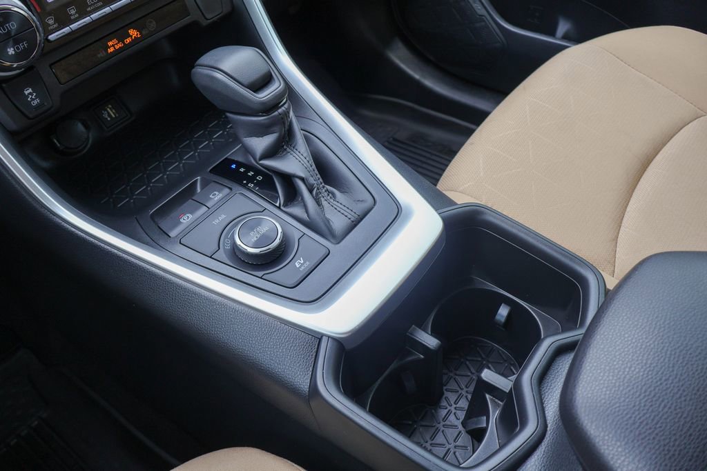 Used 2025 Toyota RAV4 XLE w/ Convenience Package image 17