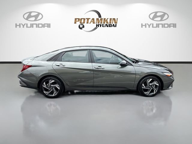 Certified 2025 Hyundai Elantra Sport FWD image 4