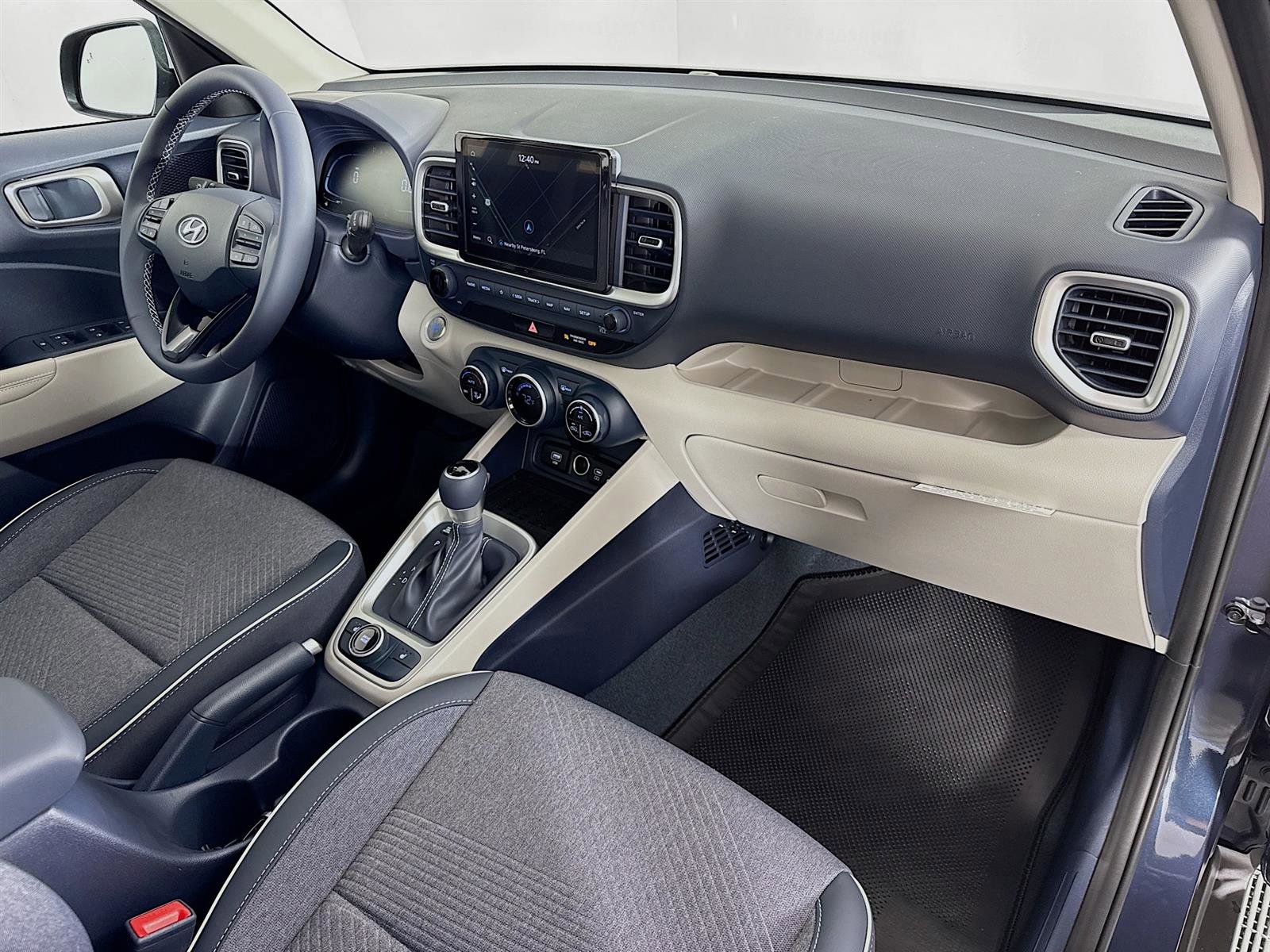 New 2025 Hyundai Venue Limited image 28