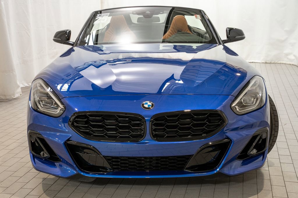 Used 2025 BMW Z4 M40i w/ Edition image 3