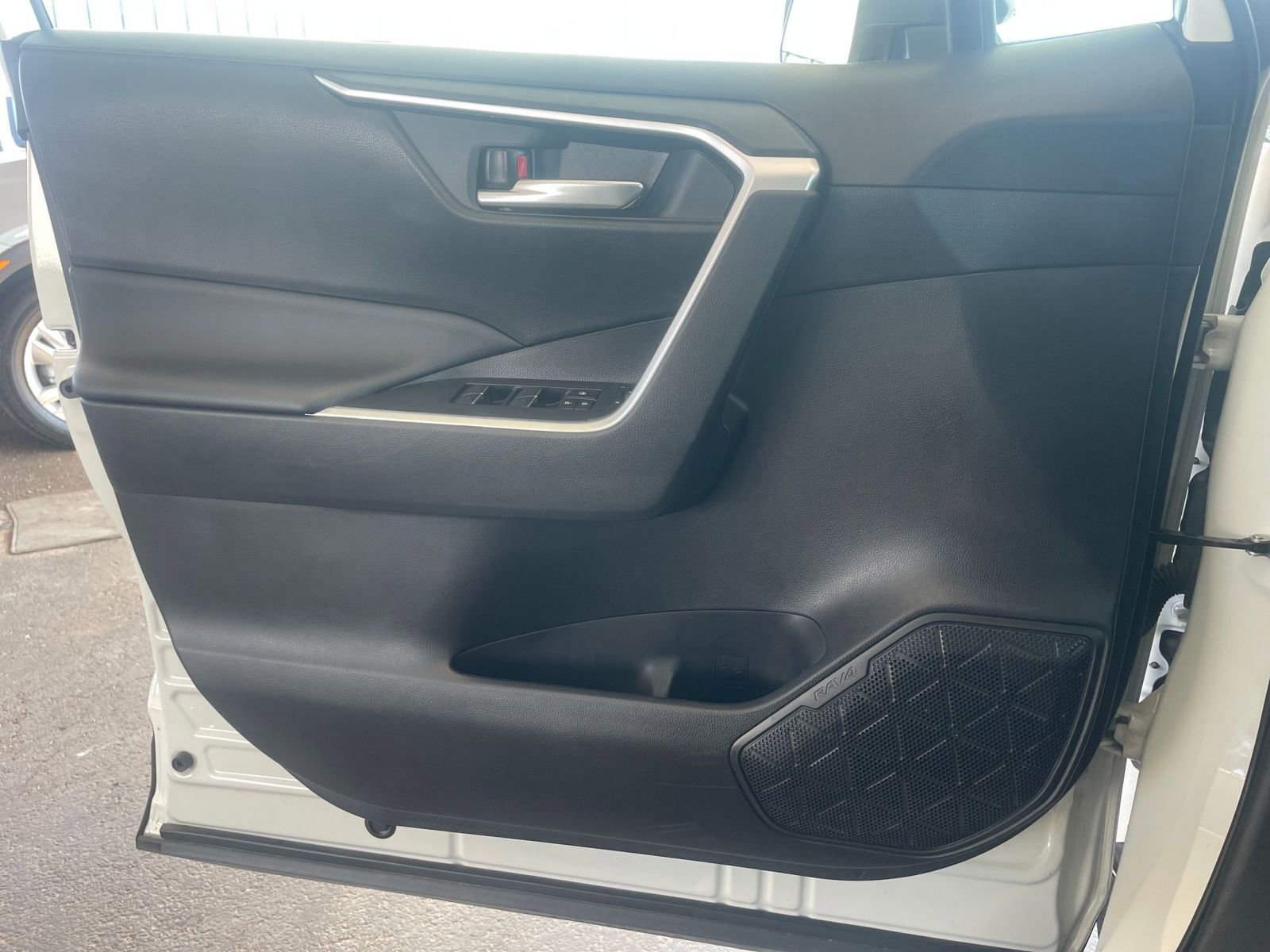 Used 2025 Toyota RAV4 XLE image 20