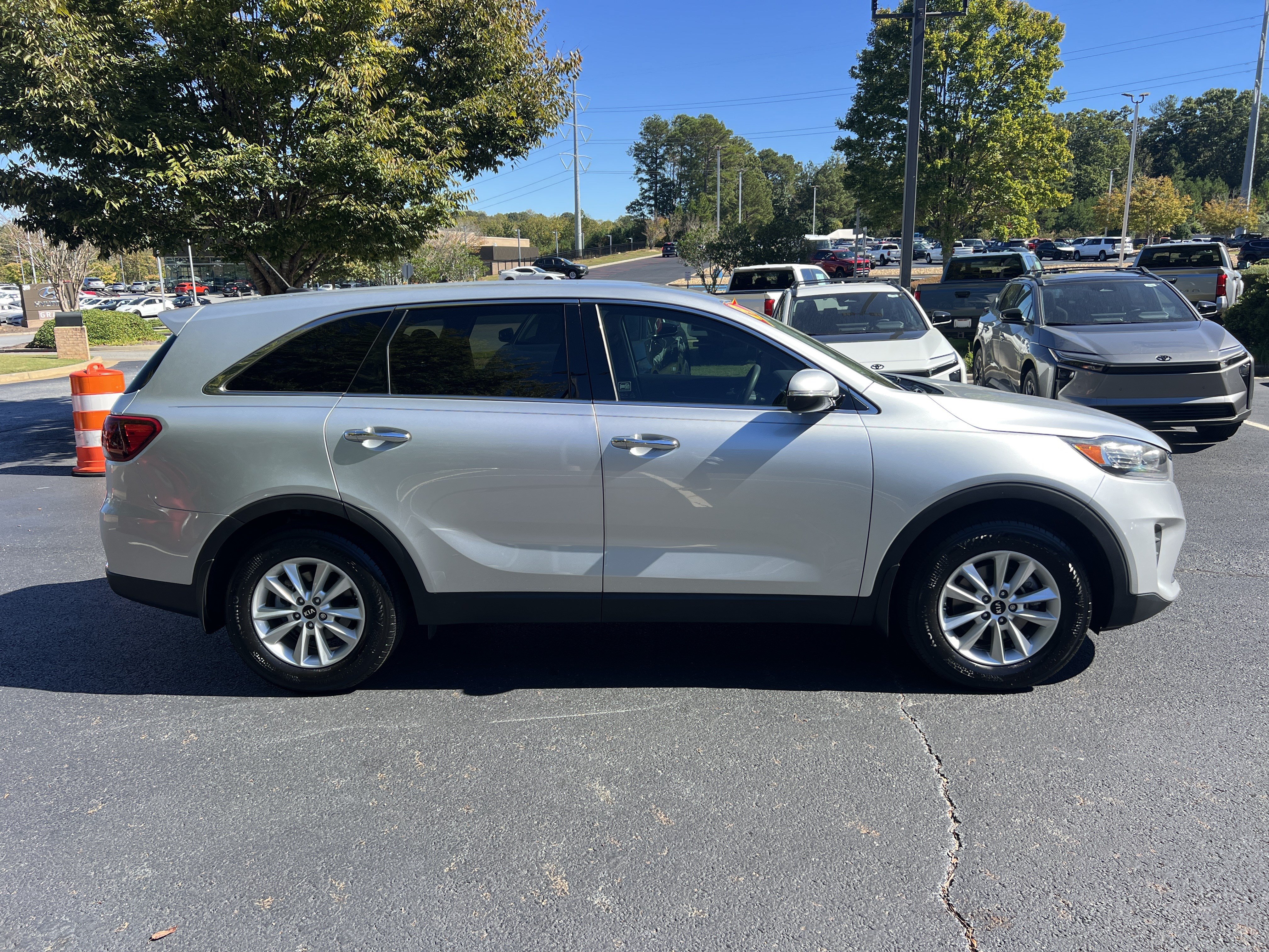 Used 2019 Kia Sorento L FWD image 4