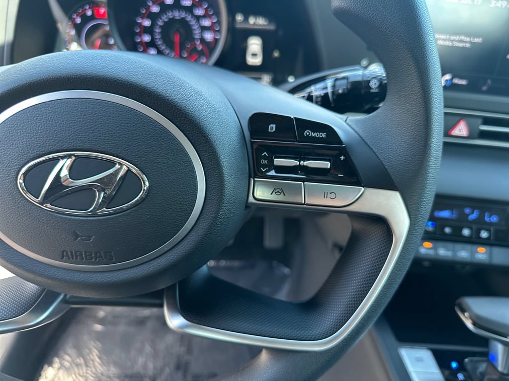 Used 2022 Hyundai Elantra SEL w/ Cargo Package FWD image 17