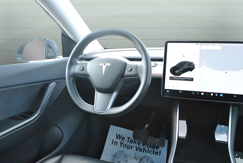 Used 2021 Tesla Model Y Long Range AWD/4WD image 24
