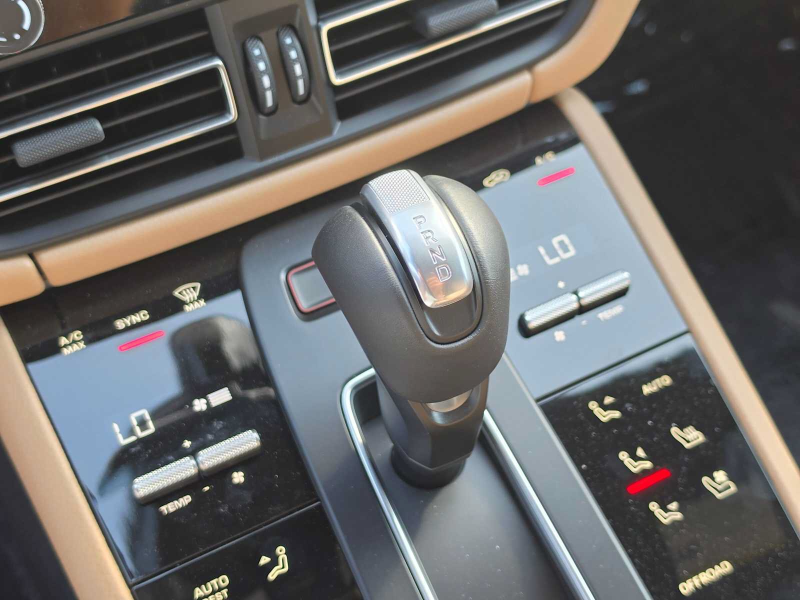 Used 2026 Porsche Macan AWD/4WD image 33