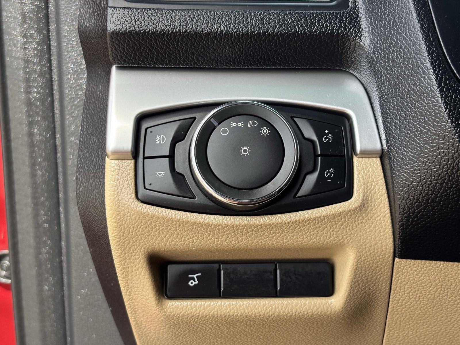 Used 2017 Ford Explorer XLT w/ Equipment Group 201A FWD image 34