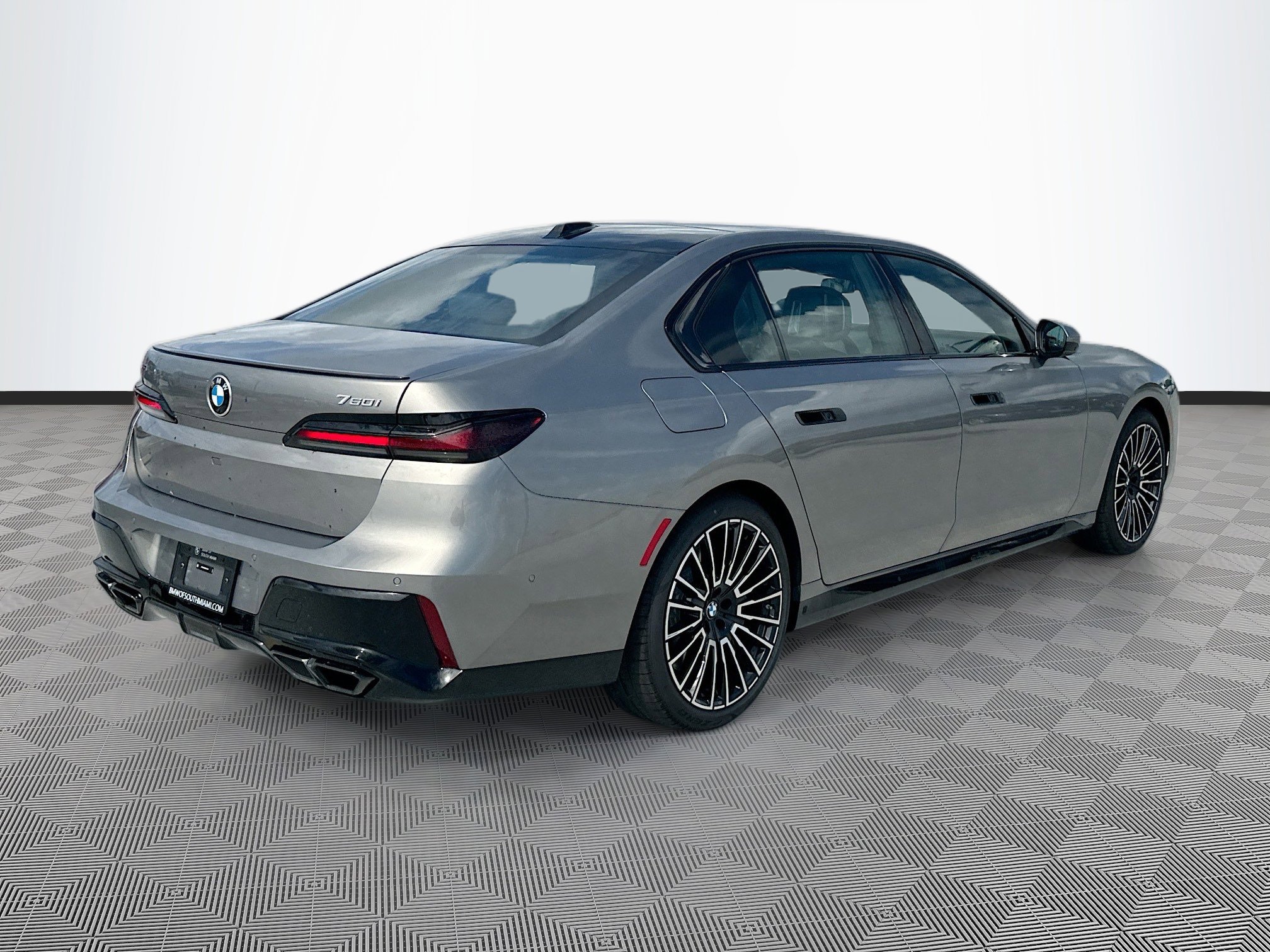 Used 2025 BMW 760i xDrive w/ Executive Package image 7