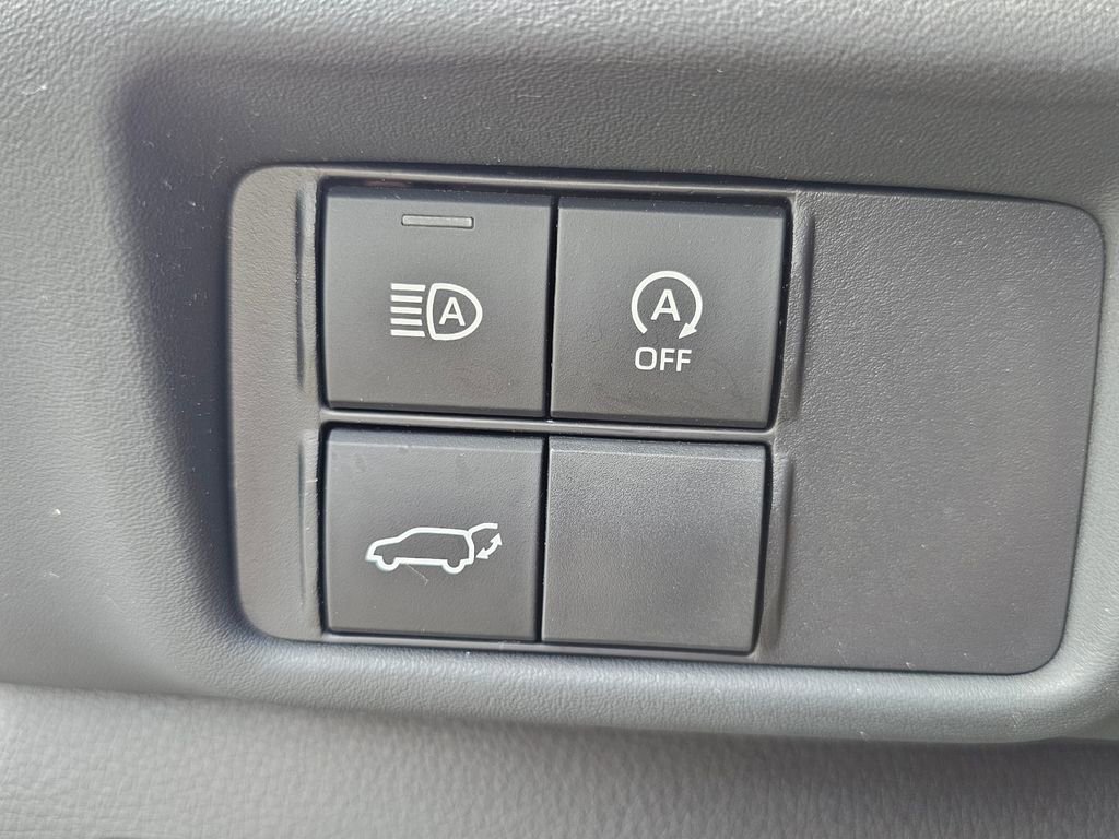 Used 2024 Toyota Highlander XLE AWD/4WD image 29