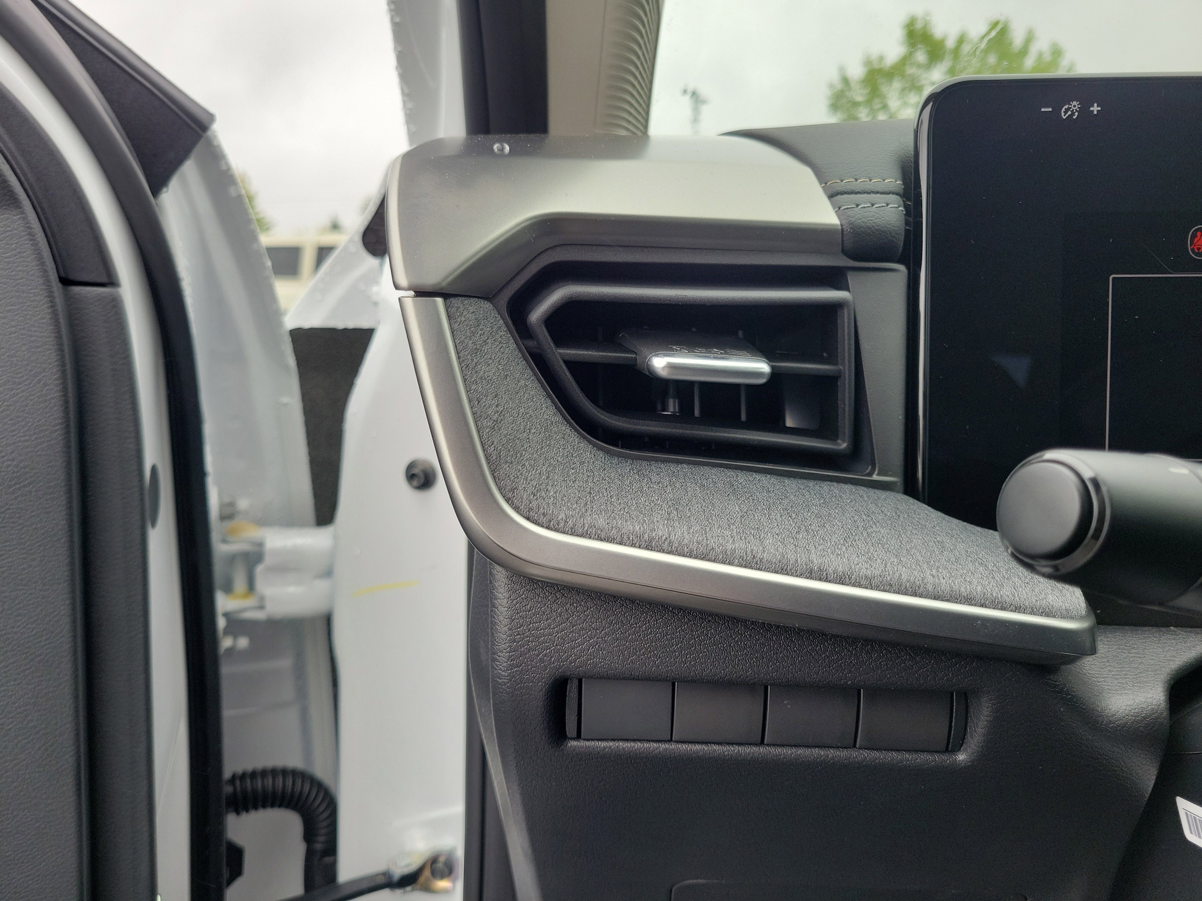 New 2026 Nissan Kicks SV w/ Cold Weather Package image 21