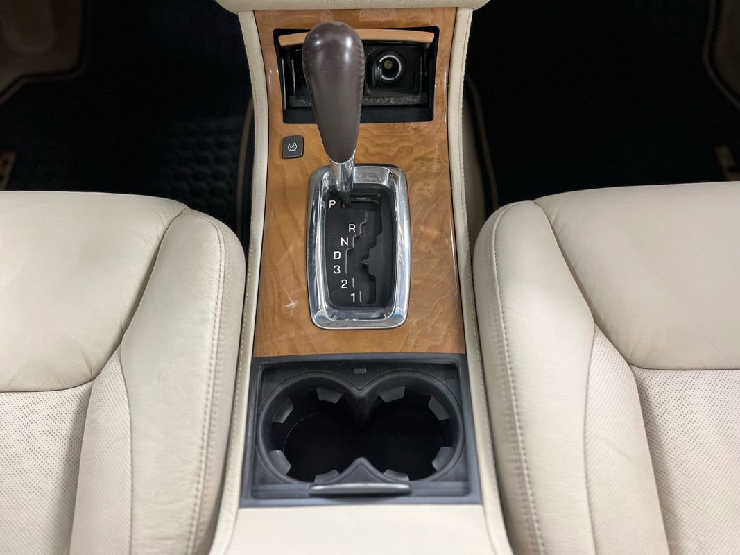 Used 2011 Cadillac DTS Platinum image 33