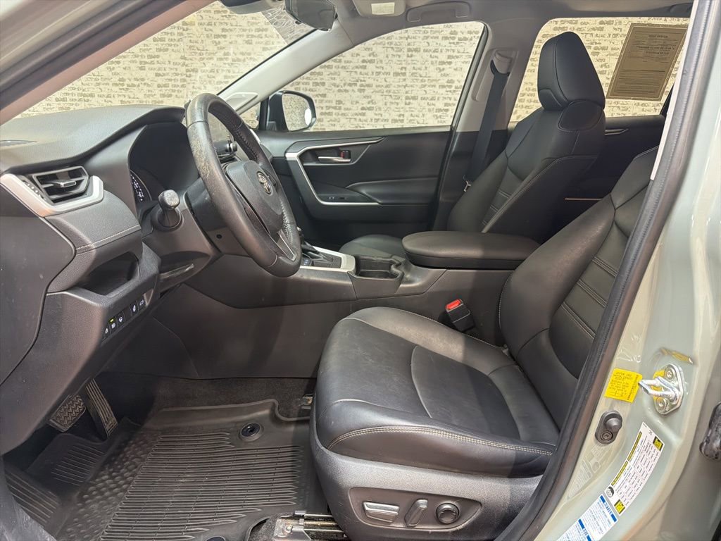 Used 2021 Toyota RAV4 XLE Premium image 24