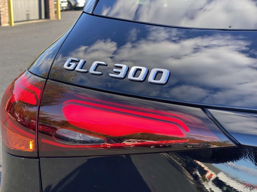 Certified 2025 Mercedes-Benz GLC 300 4MATIC image 8