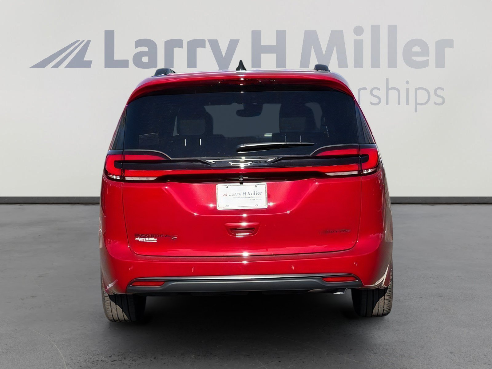 New 2027 Chrysler Pacifica Limited FWD image 5