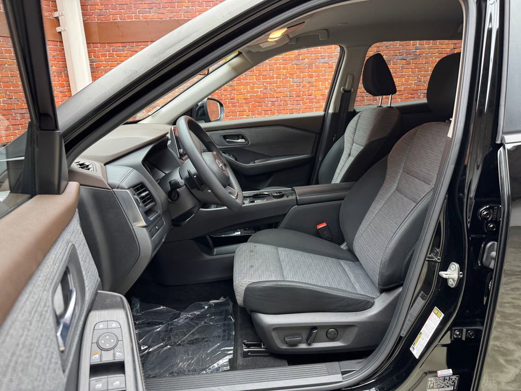 Used 2023 Nissan Rogue SV AWD/4WD image 22