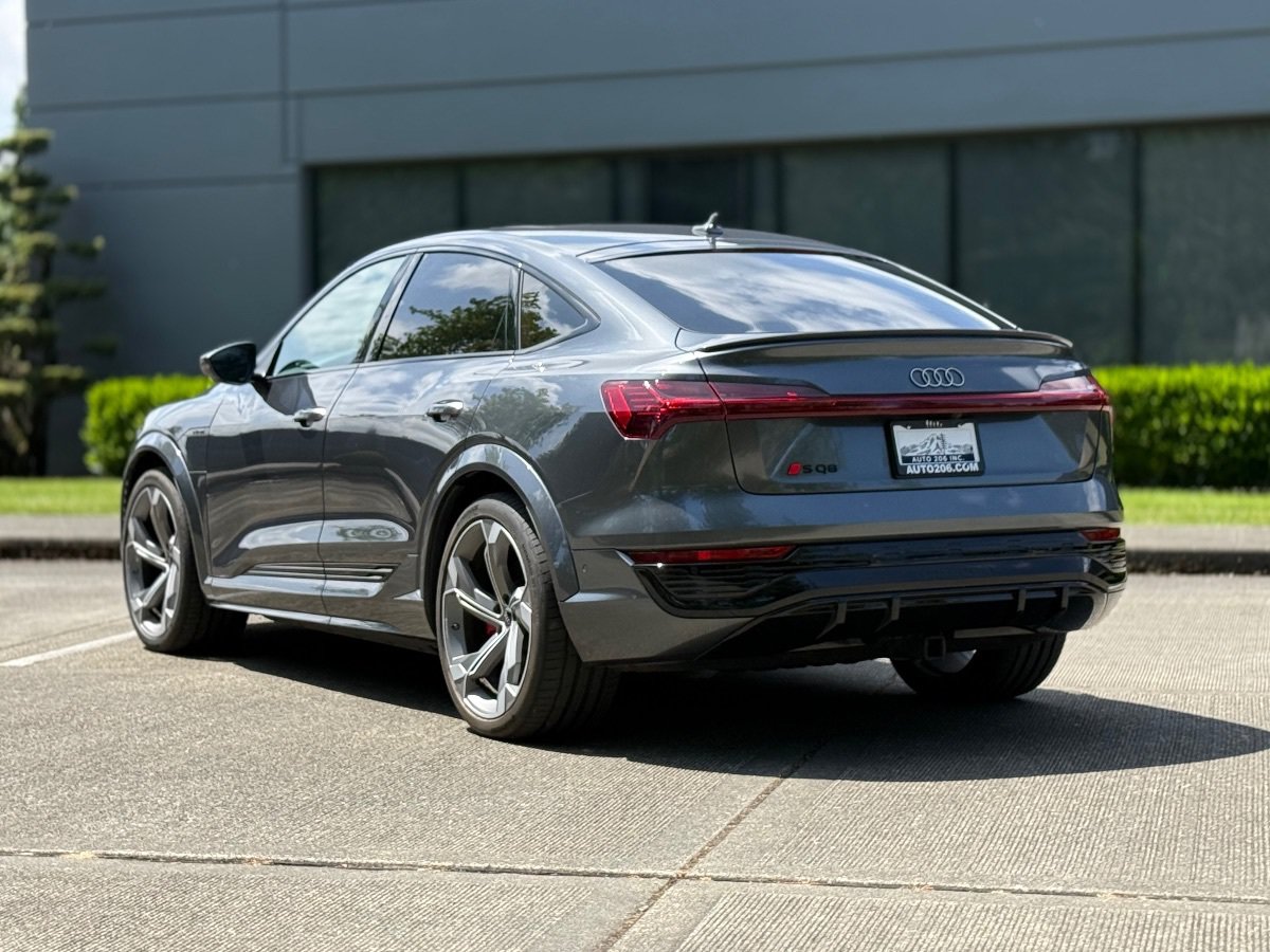 Used 2024 Audi SQ8 e-tron Prestige w/ Prestige Package AWD/4WD image 6