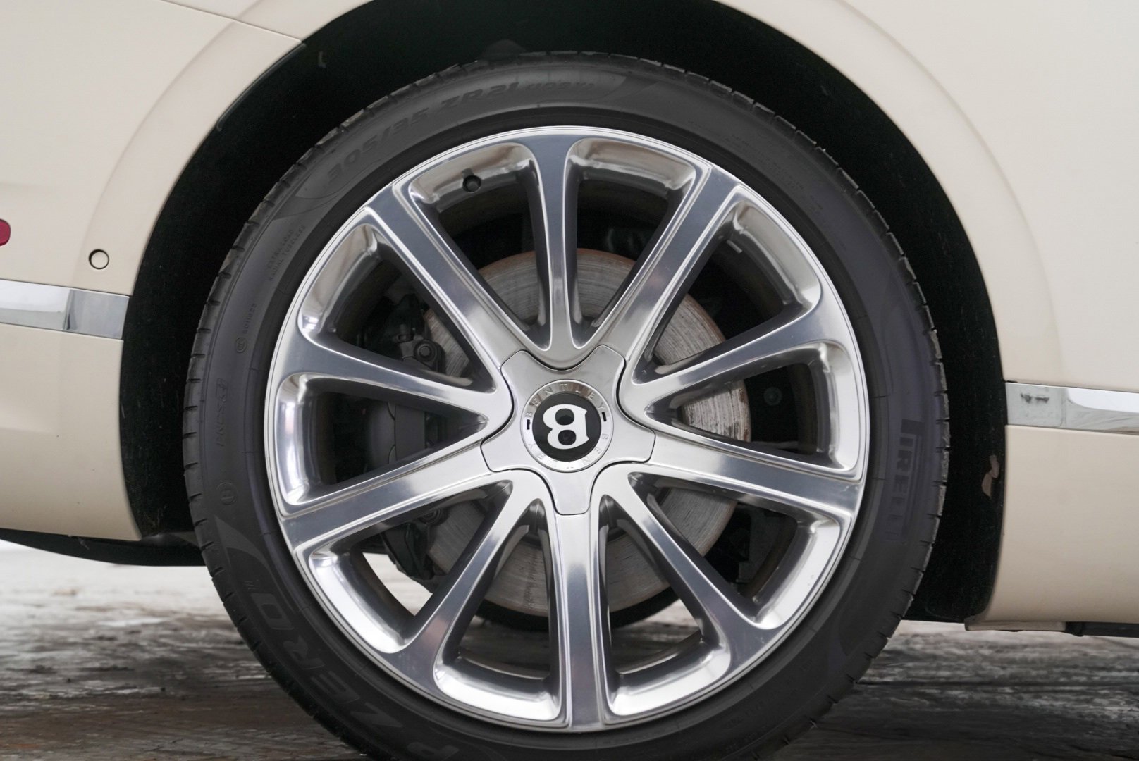 Used 2023 Bentley Continental GT Azure image 64