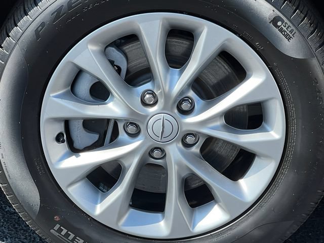 Used 2025 Chrysler Pacifica Select w/ Uconnect Theater Family Group AWD/4WD image 9