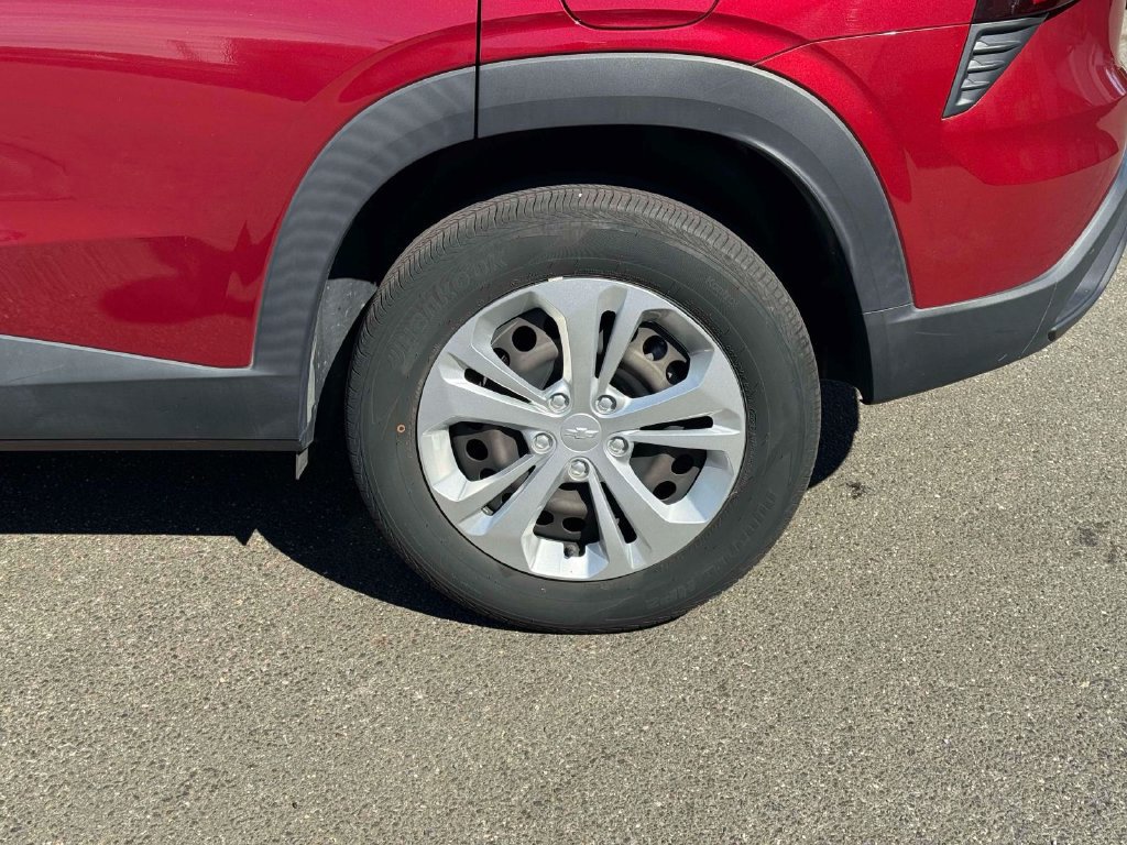 Used 2024 Chevrolet Trax LS FWD image 11