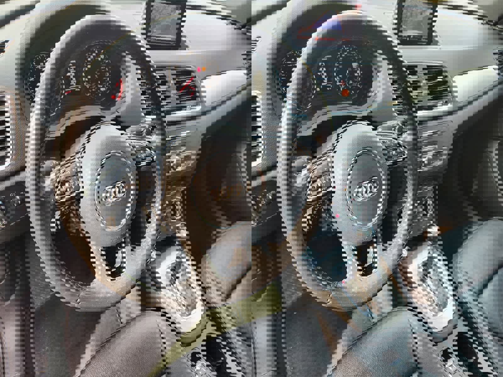 Used 2017 Audi Q3 2.0T Premium Plus w/ Premium Plus Package image 2