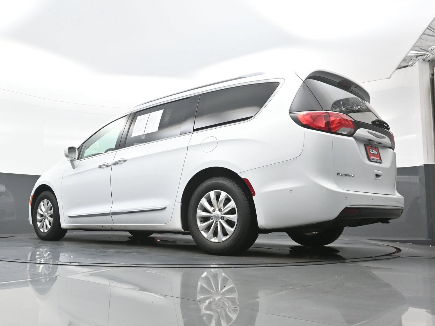 Used 2018 Chrysler Pacifica Touring-L Plus w/ Advanced Safetytec Group FWD image 32