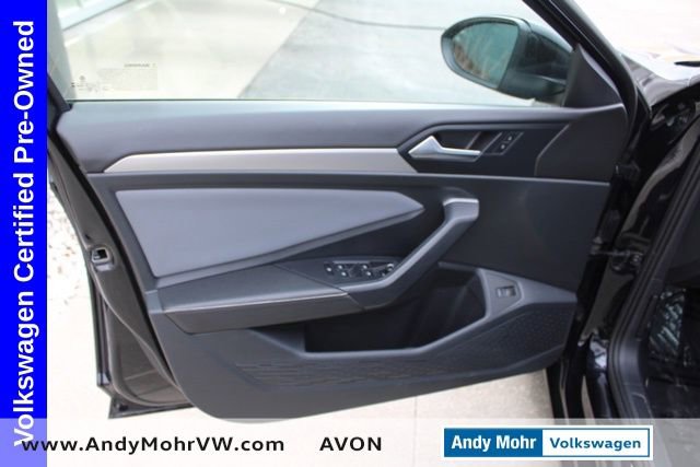 Used 2025 Volkswagen Jetta SE image 17