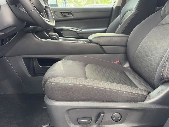 Certified 2025 Nissan Pathfinder SV w/ SV Premium Package AWD/4WD image 16